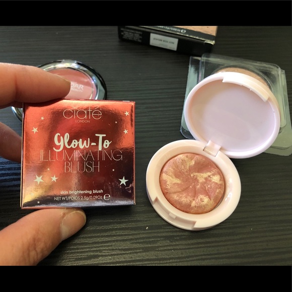 NIB blushes and highlighters 🧏🏽♀️ - Picture 2 of 7